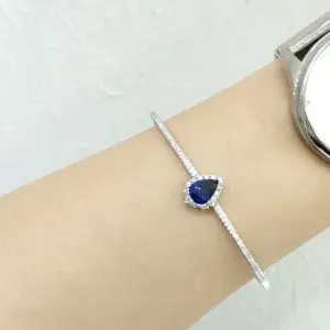 Outlet Diamond 1,96 Ct F-G Color Diamond and Sapphire Pear Drop Bracelet