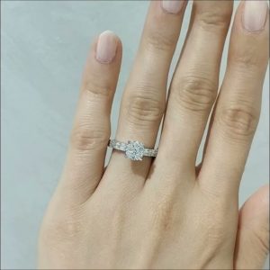 Outlet Diamond 0.70 Ct G-H Color Ring