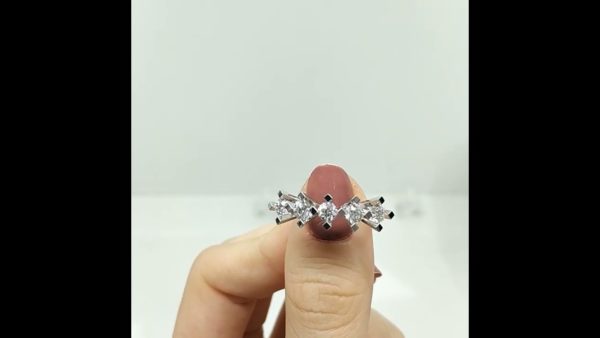 Outlet Diamond 1,01 Ct E-F Color HRD Certified Five Stone Ring