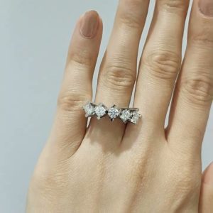 Outlet Diamond 1,54 Ct F-H Color Five Stone Ring