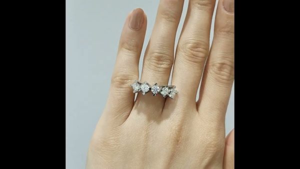 Outlet Diamond 1,54 Ct F-H Color Five Stone Ring