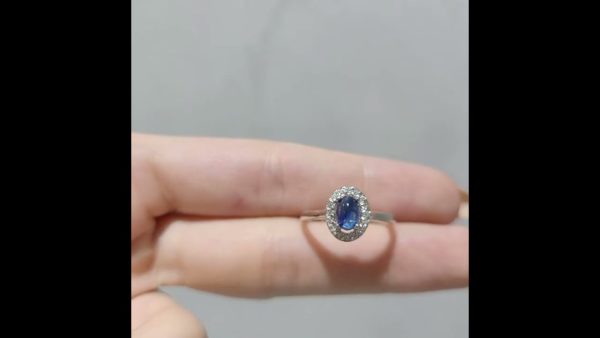 Outlet Diamond 0.93 Ct F-G Color Sapphire Ring