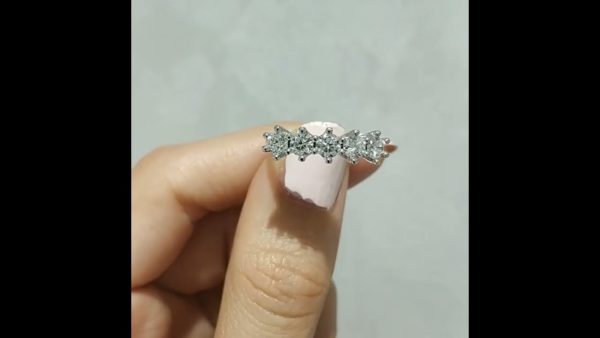 Outlet Diamond 1,04 Ct E Color HRD Certified Five Stone Ring