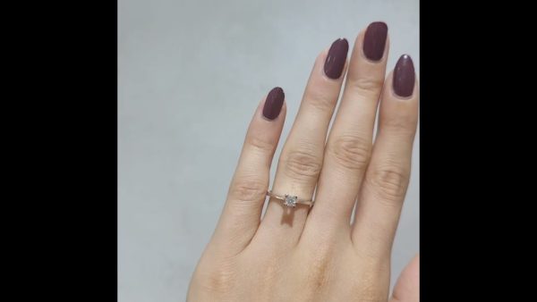 Outlet Diamond 0.18 Ct F Color Solitaire Ring