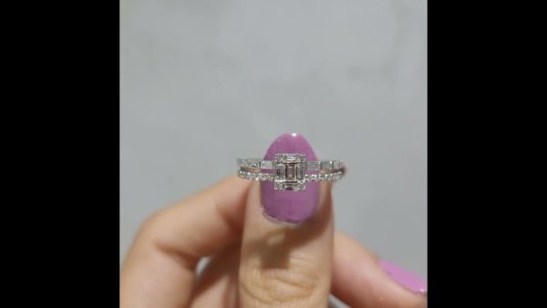 Outlet Diamond 0,67 Ct F-H Color Baguette Ring