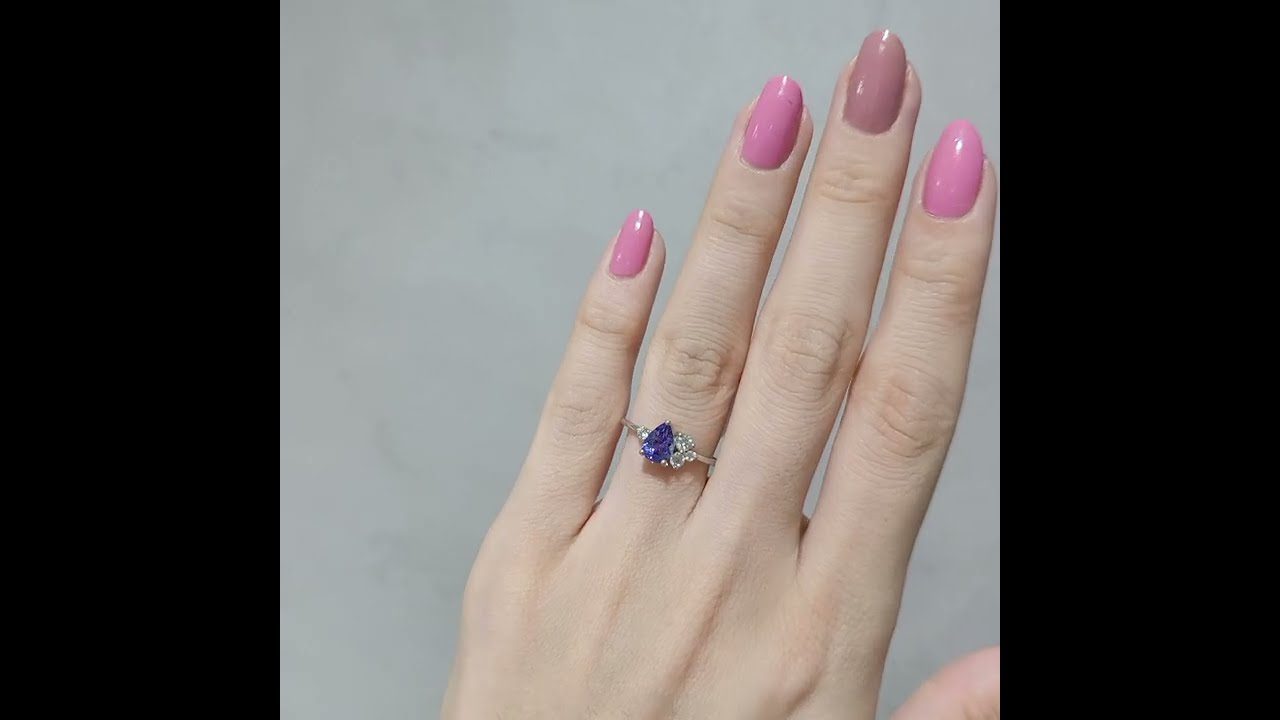 Outlet Diamond 0.95 Ct F-G Color Diamond and Tanzanite Ring