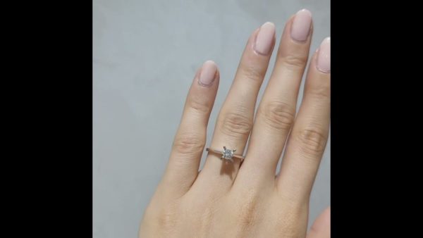 Outlet Diamond 0,30 Ct D Color HRD Certified Solitaire Ring