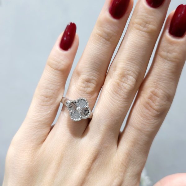 Outlet Pırlanta 0.13 Ct H-K Renk Fantezi Çiçek Yüzük - LD02893