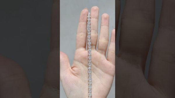 5.62 Ct Floral Motif Diamond Bracelet product video