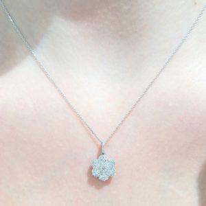 Outlet Pırlanta 0,44 Ct Çiçek Kolye