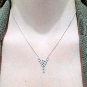 Outlet Pırlanta 0,37 Ct Tasarım Y Harf Kolye