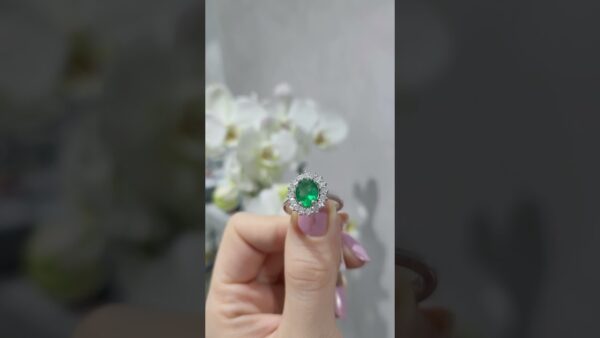 Pırlanta 1,79 Ct Pırlanta ve Zümrüt Yüzük ürün videosu