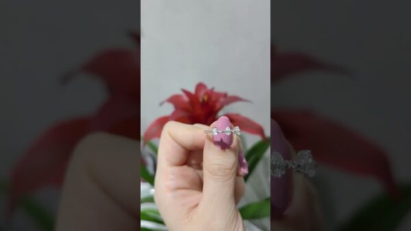 Pırlanta 0,28 Ct Damla Tria Yüzük ürün videosu