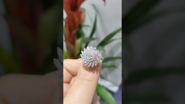 Pırlanta 0,74 Ct Baget Pırlantalı Tasarım Yüzük ürün videosu