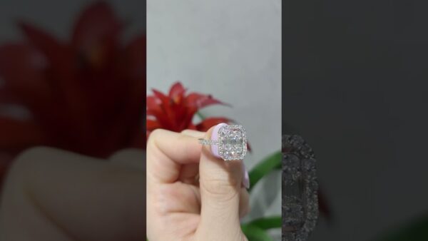 Pırlanta 1,04 Ct Baget Yüzük ürün videosu