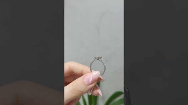 Pırlanta 0,29 Ct Baget Yüzük ürün videosu