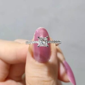 Outlet Pırlanta 0,62 Ct E HRD Sertifikalı Prenses Tektaş Yüzük