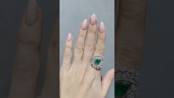Outlet Pırlanta 5,03 Ct Damla Pırlanta ve Zümrüt Fantezi Yüzük ürün videosu