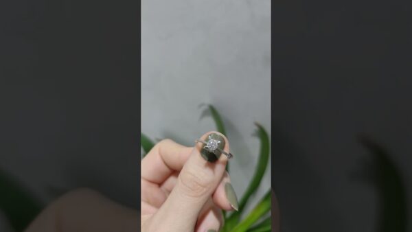 Pırlanta 0,33 Ct E Renk HRD Sertifikalı Tektaş Yüzük ürün videosu