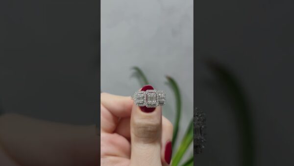 Pırlanta 0,63 Ct Baget Tria Yüzük ürün videosu