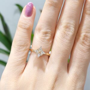 Outlet Pırlanta 0,32 Ct Markiz Pırlantalı Zarif Çiçek Yüzük KR00723