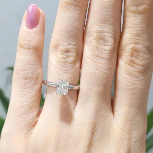 Outlet Pırlanta 1,00 Ct E GIA Sertifikalı Emerald Kesim Tektaş Yüzük YZ09680