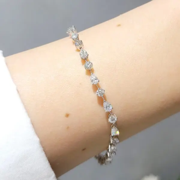 Outlet Pırlanta 4,13 Ct Damla ve Yuvarlak Zarif Suyolu Bileklik LD03236