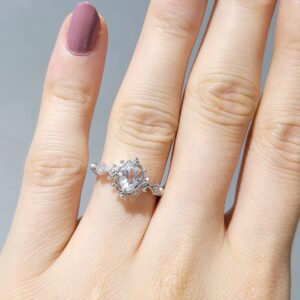 Outlet Pırlanta 0,58 Ct Pırlanta ve Beyaz Topaz Otantik Tektaş Yüzük YZ10143