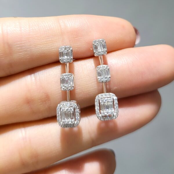 Pırlanta 0,68 Ct Baget Tria Küpe KP02812