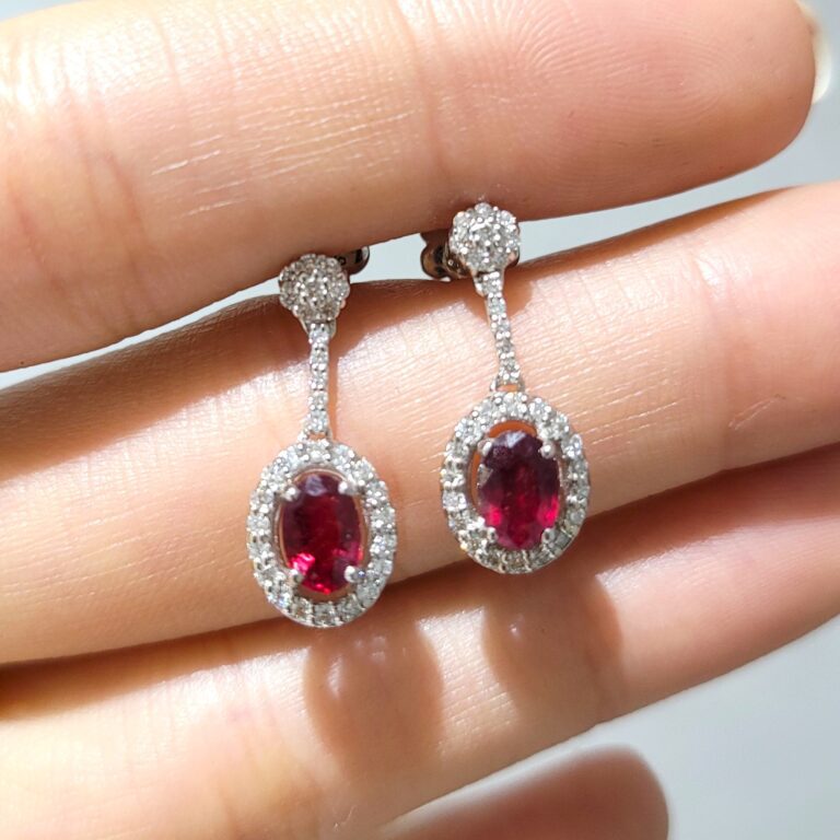 Outlet Pırlanta 2,24 Ct Pırlanta ve Yakut Küpe KP02781