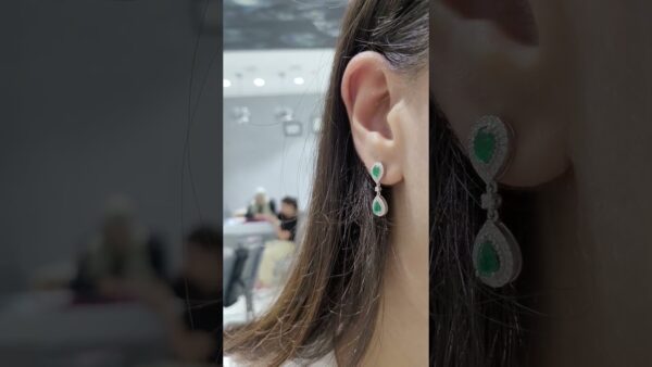1.55 Ct Diamond and Emerald Necklace product video