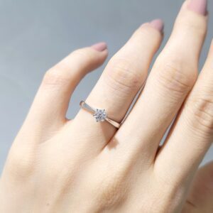 Outlet Pırlanta 0,30 Ct D Renk HRD Sertifikalı Tektaş Yüzük