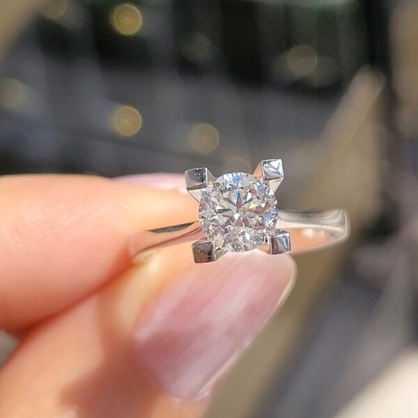 1.00 Ct E-Colour HRD-Certified Solitaire Diamond Ring — image 2