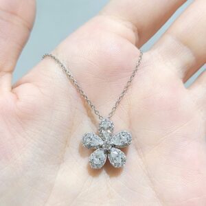 Outlet Pırlanta 0,89 Ct Çiçek Kolye