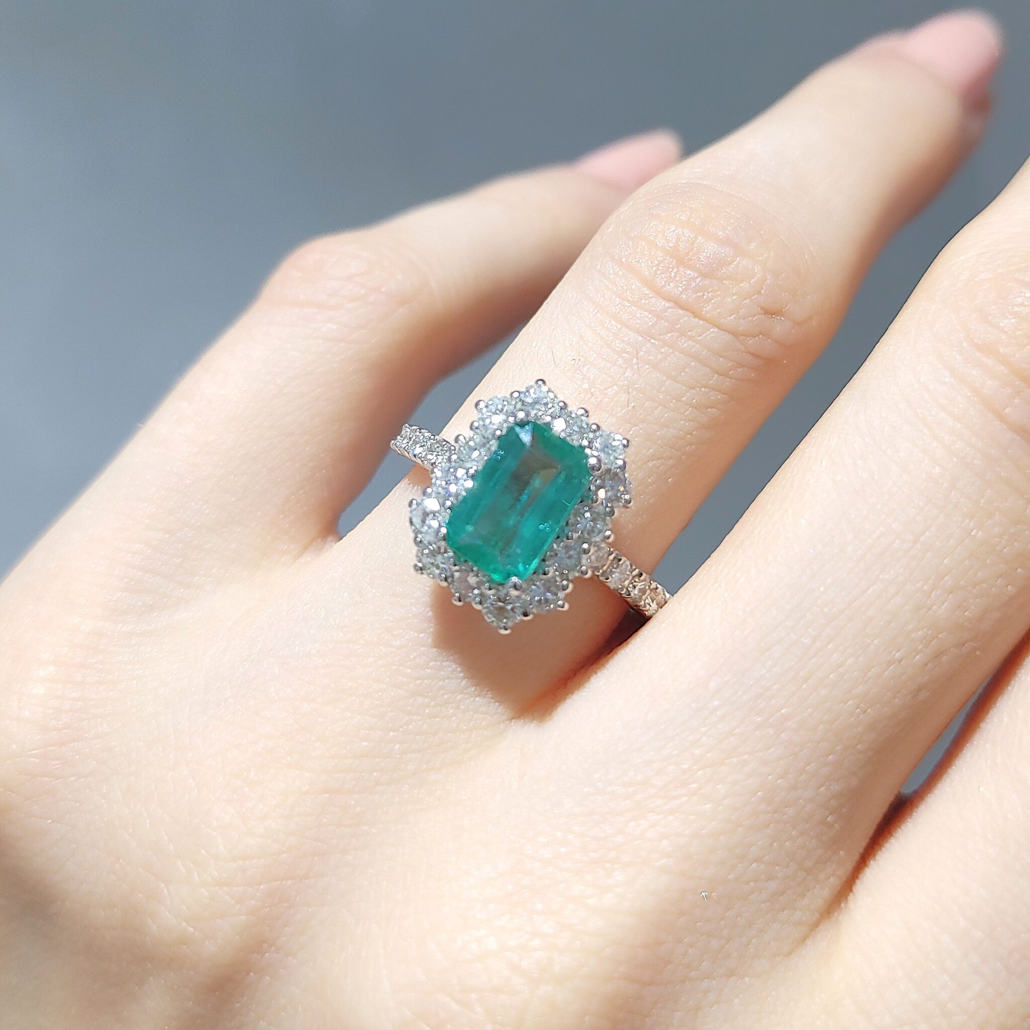 Outlet Pırlanta 2,24 Ct Zümrüt ve Pırlanta Yüzük