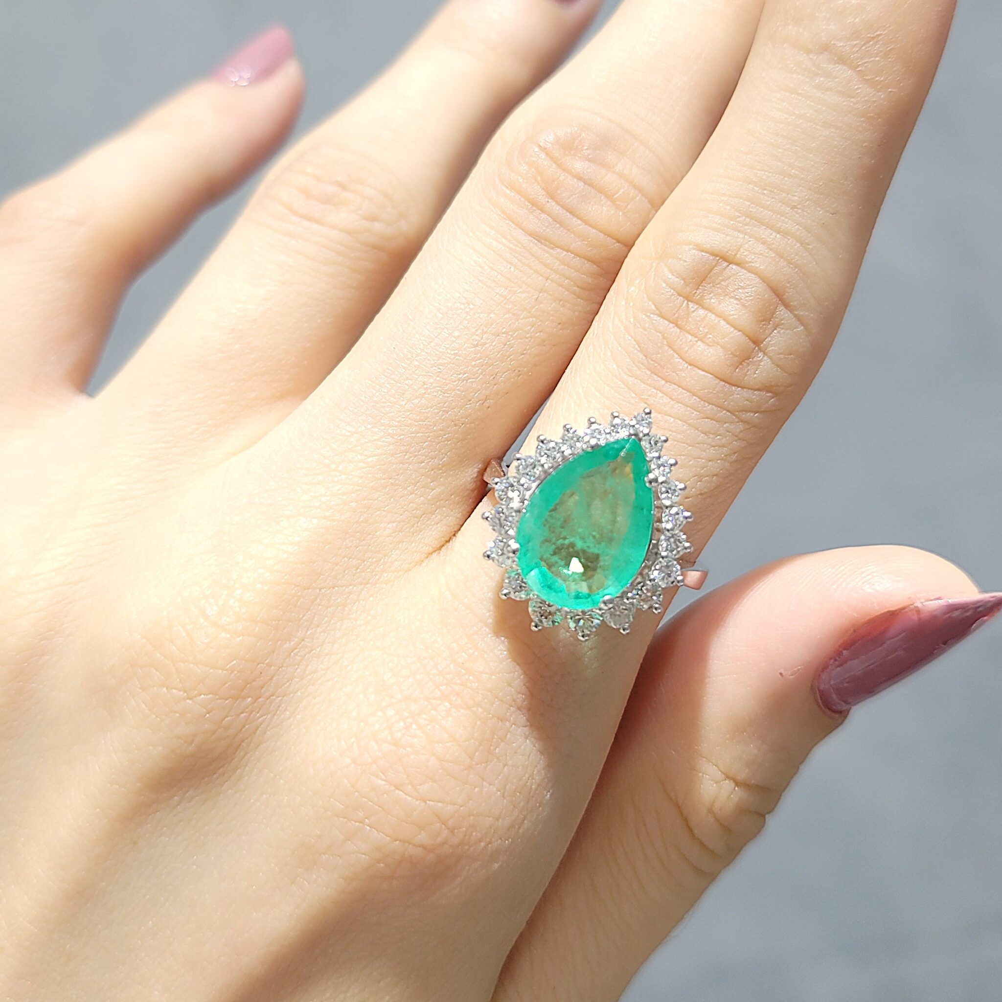 Outlet Pırlanta 4,36 Ct Zümrüt ve Pırlanta Yüzük