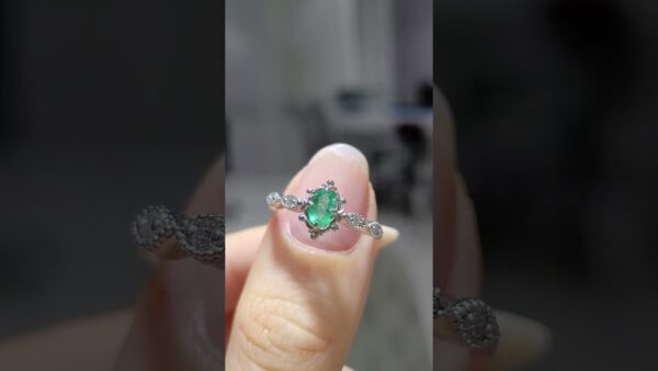 Pırlanta 0,38 Ct Pırlanta ve Zümrüt Yüzük ürün videosu