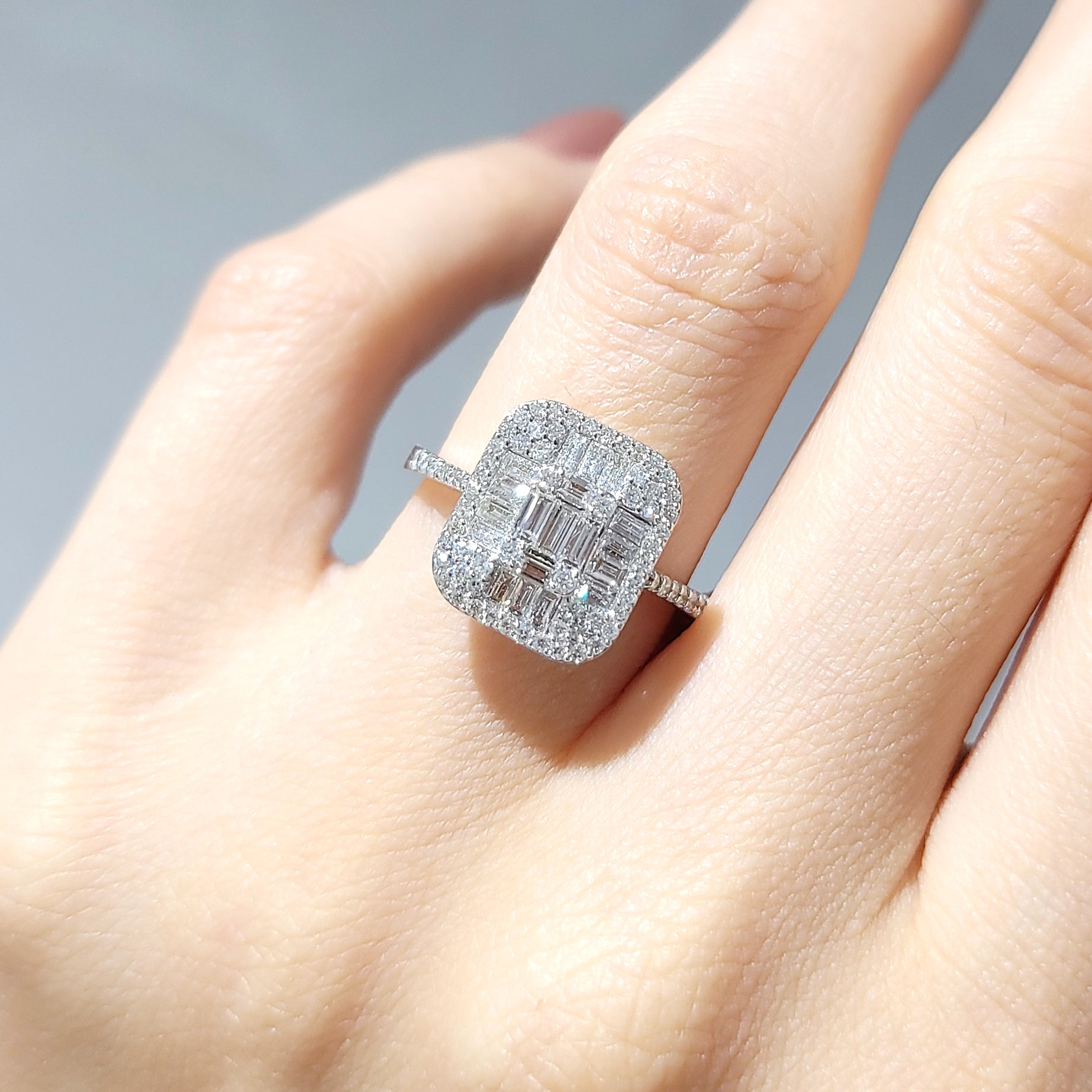 Outlet Pırlanta 0,77 Ct Baget Yüzük KR00841