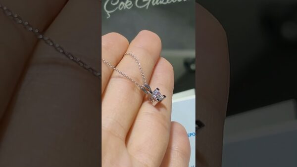 Pırlanta 0,51 Ct HRD Sertifikalı Tektaş Kolye ürün videosu