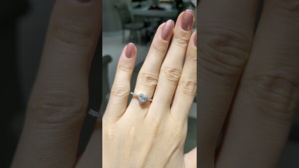 Outlet 0.59 Ct Heart Diamond Ring product video