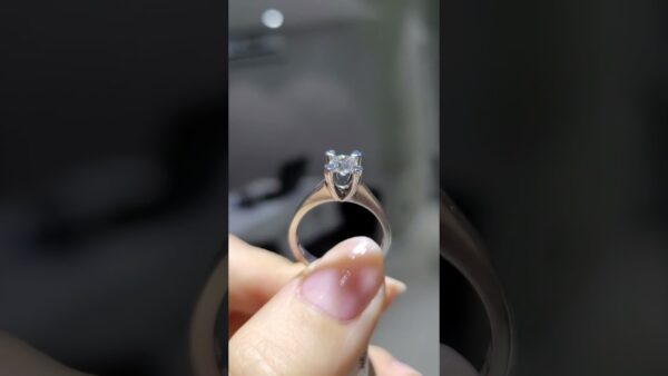Pırlanta 0,52 Ct HRD Sertifikalı Kalp Tırnak Tektaş Yüzük ürün videosu