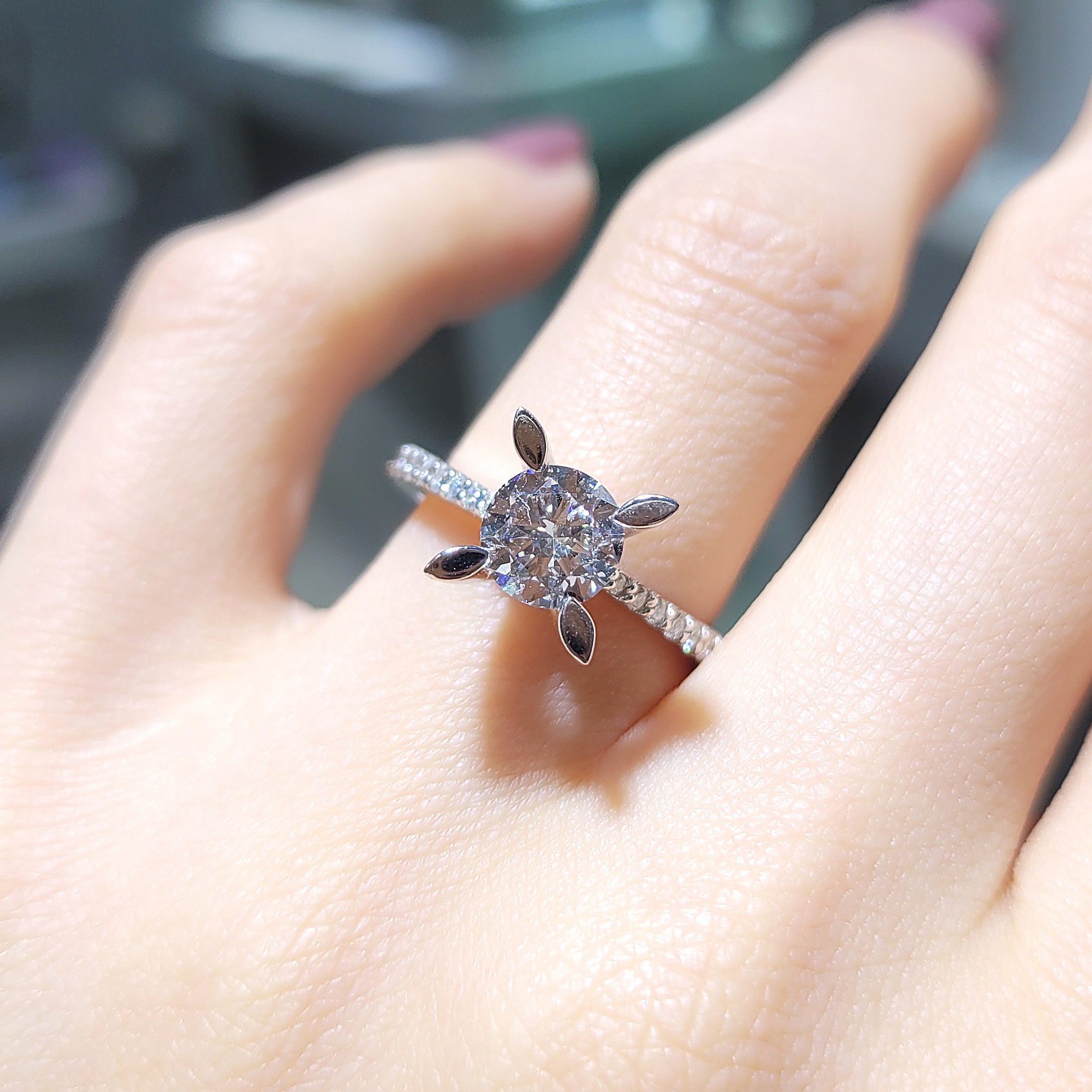 Outlet Pırlanta 1,24 Ct HRD Sertifikalı D Renk Tektaş Yüzük YZ10482