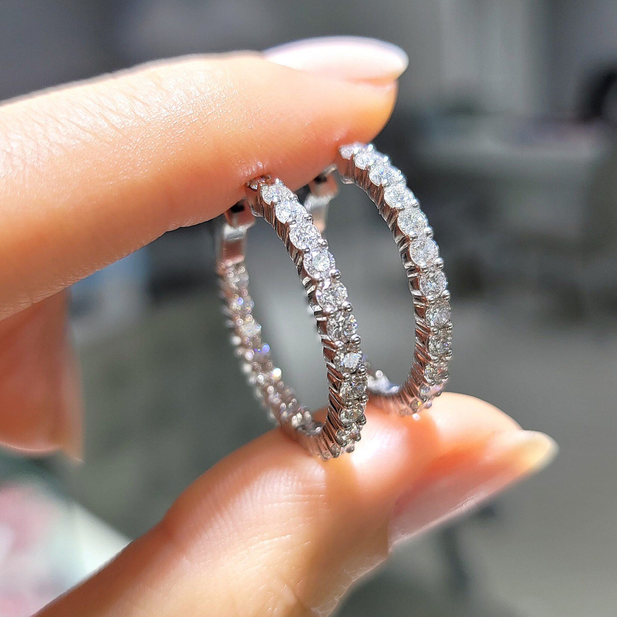 Outlet Pırlanta 2,03 Ct İç Tarafıda Taşlı Halka Küpe KP02938