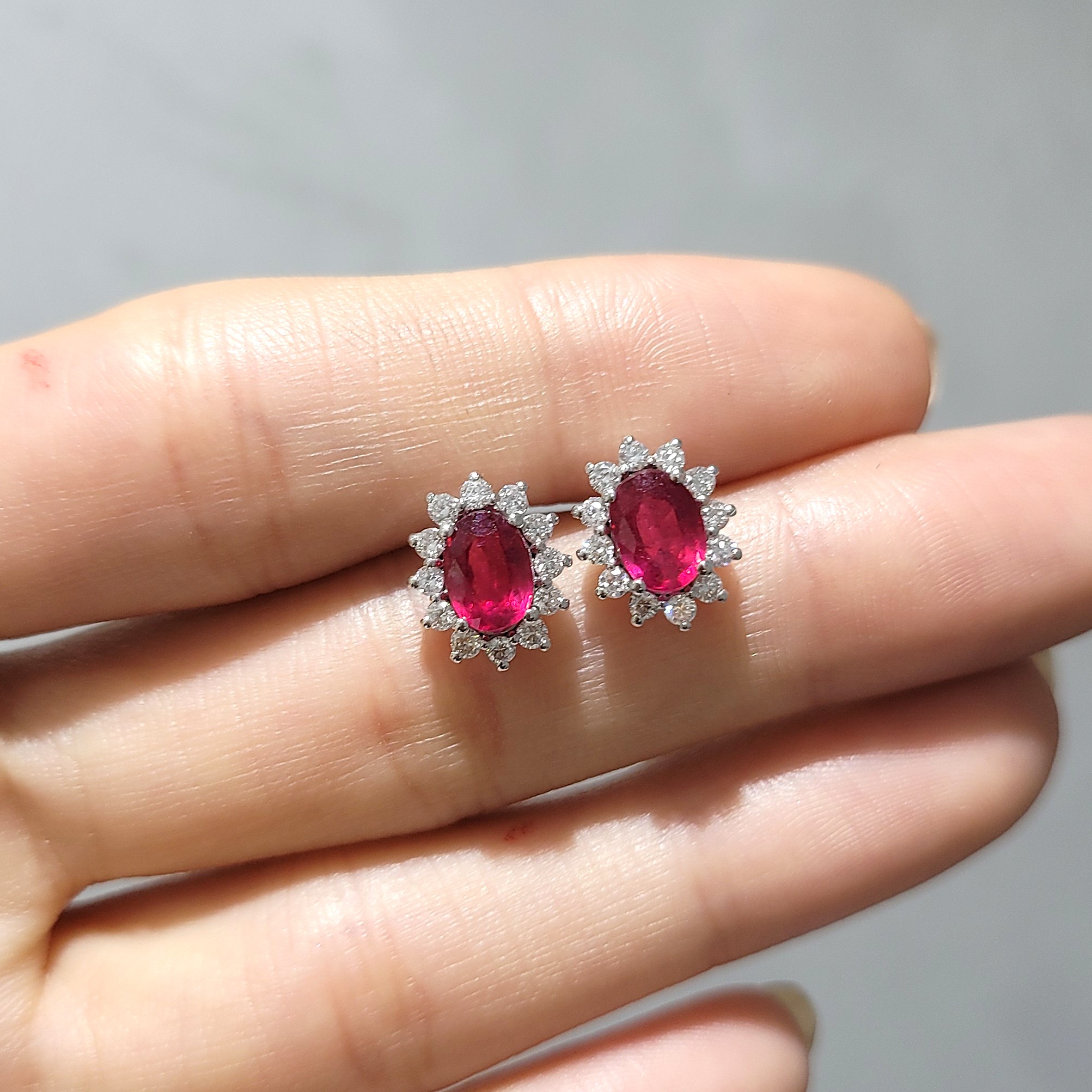 Outlet Pırlanta 2,38 Ct Pırlanta ve Yakut Küpe KP02905