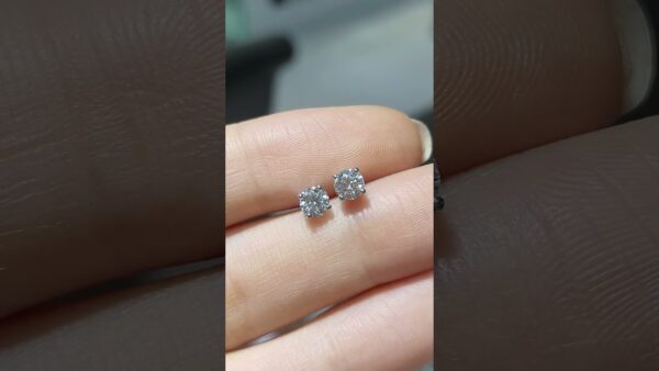 Pırlanta 0,62 Ct HRD Sertifikalı Tektaş Küpe ürün videosu