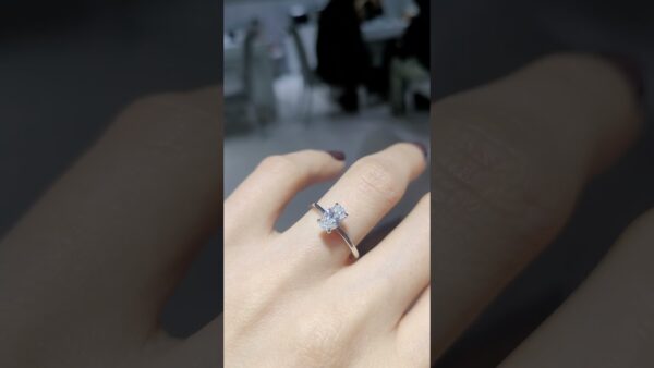 Outlet Pırlanta 0,70 Ct GIA Sertifikalı D Renk Oval Tektaş Yüzük ürün videosu
