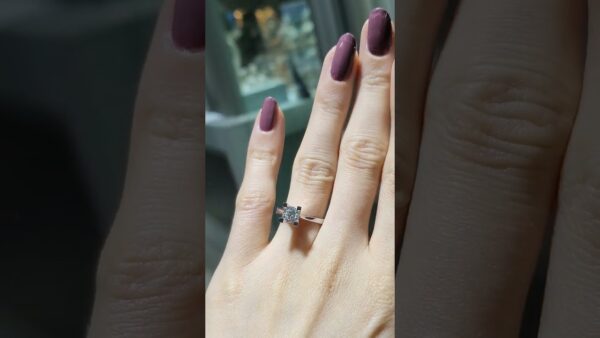 Diamond 0.72 HRD-Certified Solitaire Ring product video