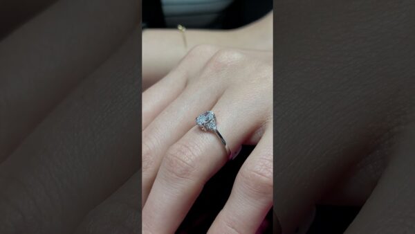 Pırlanta 0,79 Ct HRD Sertifikalı Oval Tektaş Yüzük ürün videosu