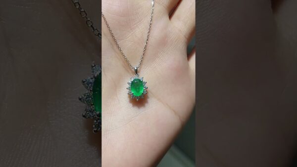1.17 Ct Diamond and Emerald Necklace product video