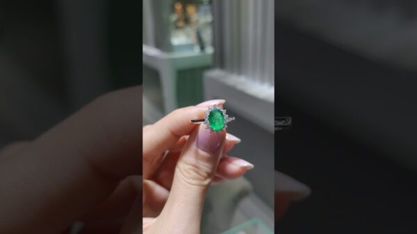 Pırlanta 1,76 Ct Pırlanta ve Zümrüt Yüzük ürün videosu